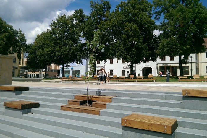 Ilustračný obrázok k článku Prievidzské námestie ožije: Využijú priestor pri Fontáne pod lipami