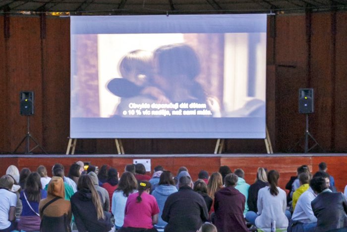 Ilustračný obrázok k článku Klokočinské večery s premietaním: Filmy si užijete úplne zadarmo