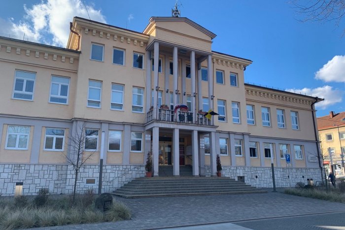 Ilustračný obrázok k článku Handlovská reakcia: Kvôli vysokým teplotám upravili stránkové hodiny