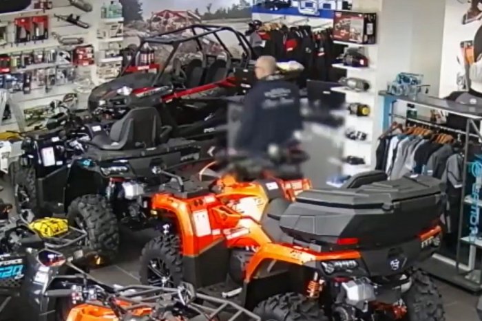 Ilustračný obrázok k článku Navštívil obchod, rovno vošiel do kancelárie, zobral peniaze. Tak si to zopakoval