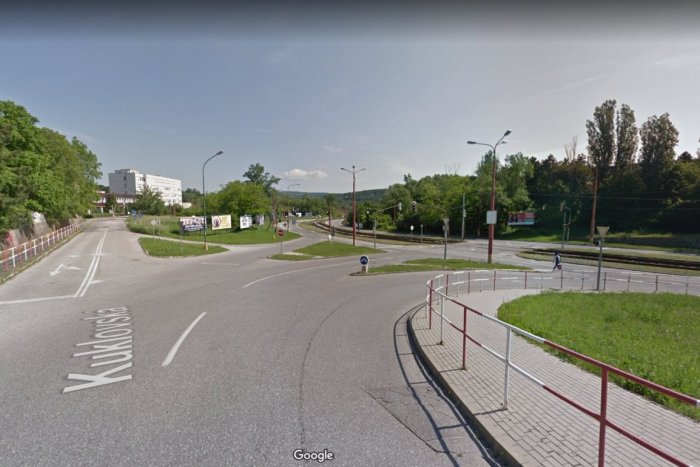 Ilustračný obrázok k článku Mesto začalo s výmenou asfaltu v Karlovej Vsi. Pripravte sa na dopravné obmedzenia