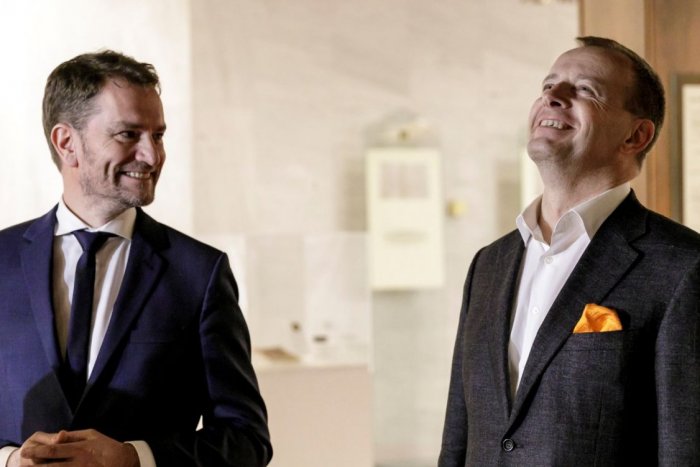 Ilustračný obrázok k článku Matovič aj Kollár oslavovali: Jeden vyznal lásku, druhého obsypali konfetami! FOTO