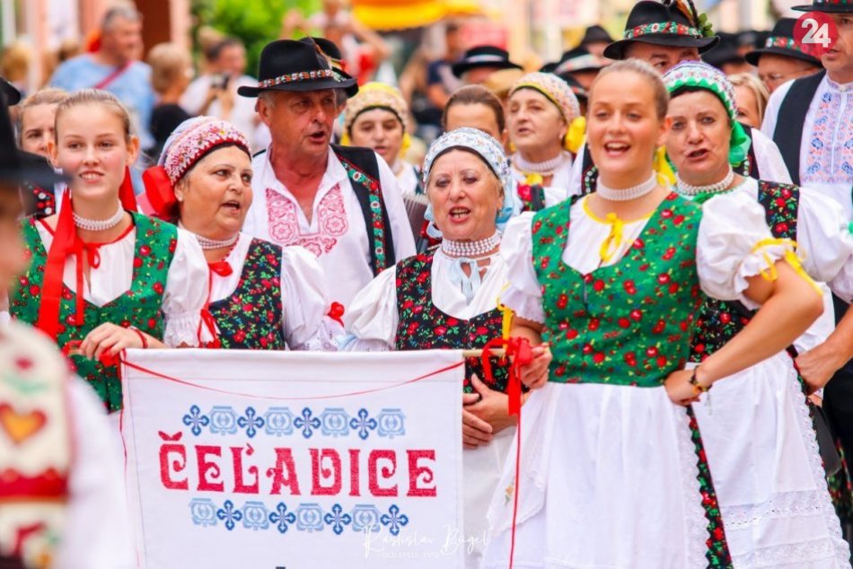 Ilustračný obrázok k článku Nitra oslávila dožinky: Pešiu zónu zaplnil tradičný sprievod, FOTO