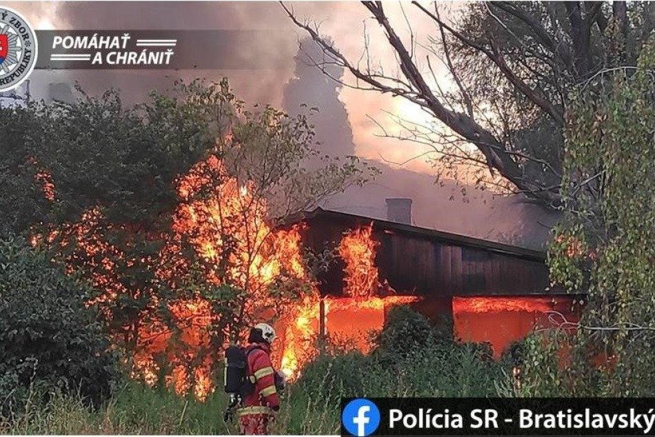 Ilustračný obrázok k článku Budovu v Bratislave zachvátili plamene: Hrozivé zábery z miesta, VIDEO a FOTO