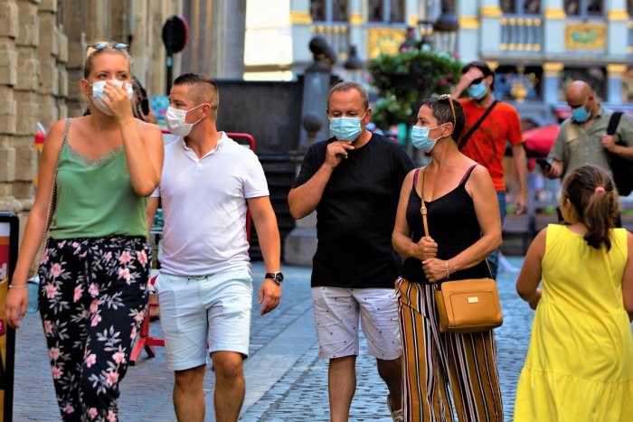 Ilustračný obrázok k článku Dovolenka s obmedzeniami: Obľúbená destinácia zavádza POVINNÉ rúška v interiéri