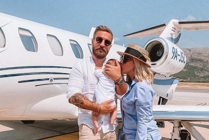 Ilustračný obrázok k článku Prvá dovolenka Cibulkovej v úlohe mamy: More, luxus, súkromné lietadlo, syn a partia! FOTO