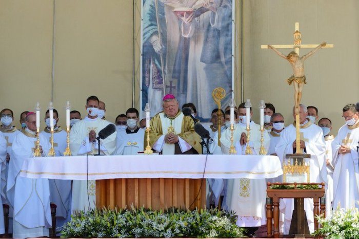 Ilustračný obrázok k článku ODLUKA cirkvi od štátu?! Liberáli pichli do osieho hniezda, Matovič kričí o najprízemnejších pudoch!