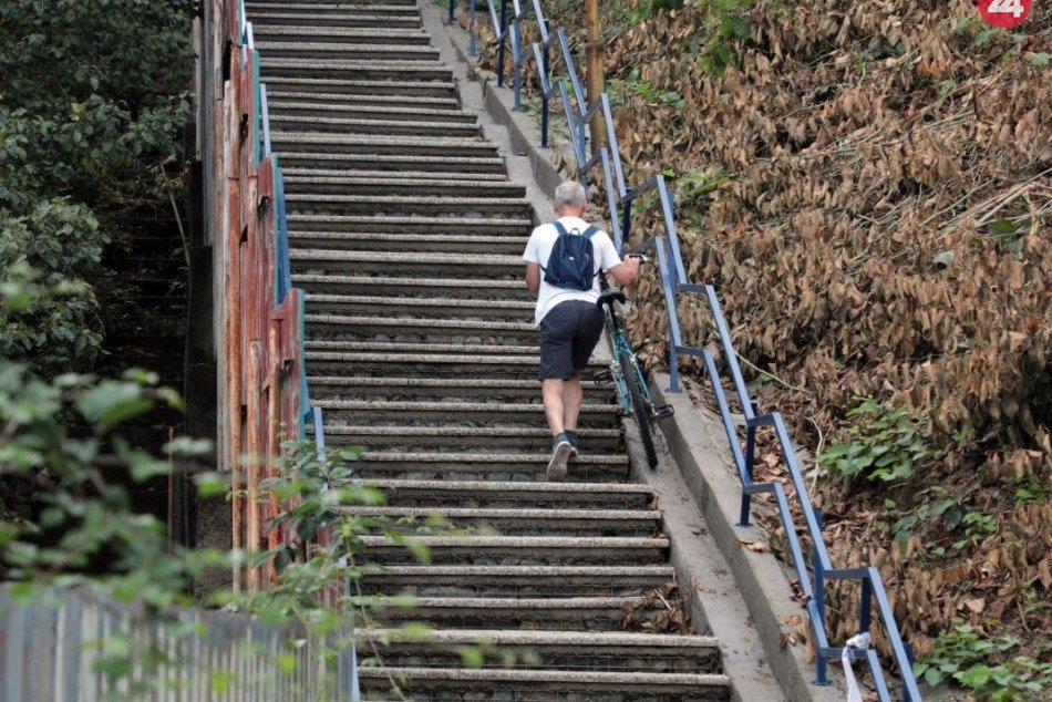 Ilustračný obrázok k článku Schody na Račom potoku už nie sú životu nebezpečné, FOTO