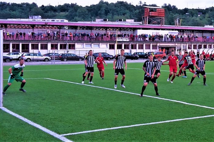 Ilustračný obrázok k článku Zvučný súper v Považskej lákal: Potešili odchovanci, sviatok odhalil i slabiny