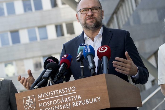 Ilustračný obrázok k článku Chcete ísť na obed so Sulíkom? Stačí, ak mu napíšete pár "prkotín"!