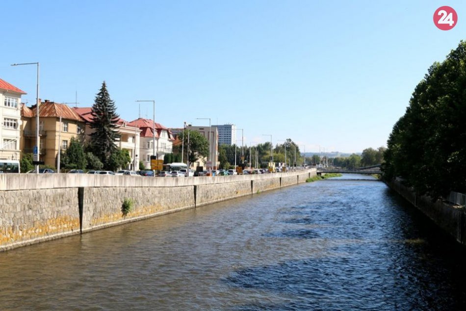 Ilustračný obrázok k článku Využívajte prioritne obchvat, vyzývajú policajti Bystričanov: VIDEO, ktoré hovorí za všetko