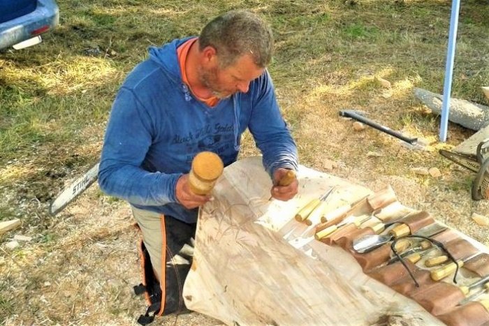 Ilustračný obrázok k článku Kalváriu v Považskej skrášlia rezbári: Pripravený PROGRAM pre deti plus obmedzenia