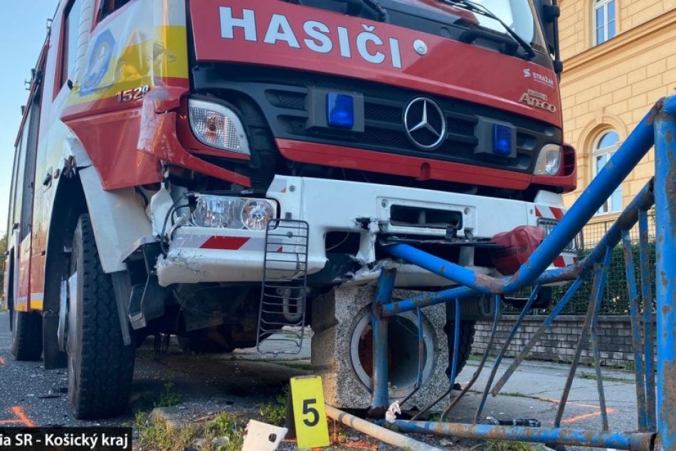 Ilustračný obrázok k článku Kuriózna nehoda v Spišskej: Hasiči havarovali cestou na zásah, FOTO