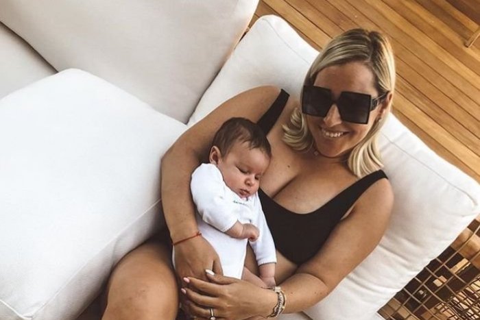 Ilustračný obrázok k článku Cibulková ukázala ako dojčí syna Jakubka: Podporuje touto fotkou všetky matky?