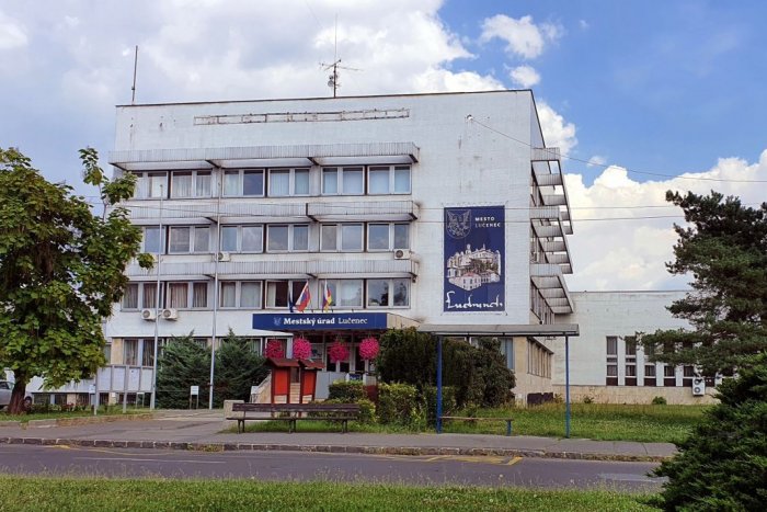 Ilustračný obrázok k článku Lučenčania, chystáte sa na mestský úrad? Fungovať bude v obmedzenom režime