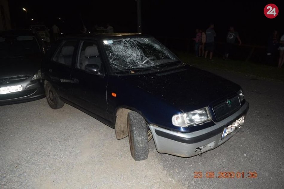 Ilustračný obrázok k článku Kuriózna nehoda pri Revúcej: Opitý mladík zrazil opitú chodkyňu, to však nie je všetko, FOTO