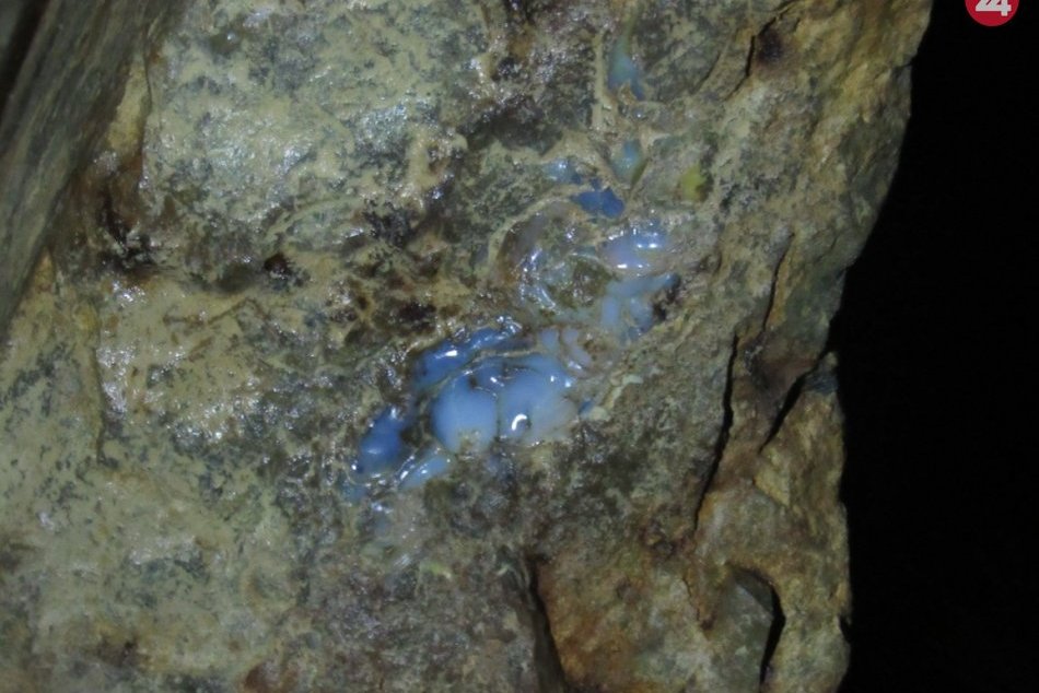 Ilustračný obrázok k článku V horúčavách úžasne schladia: Pri Prešove sa v baniach môžete opálu aj dotknúť, FOTO