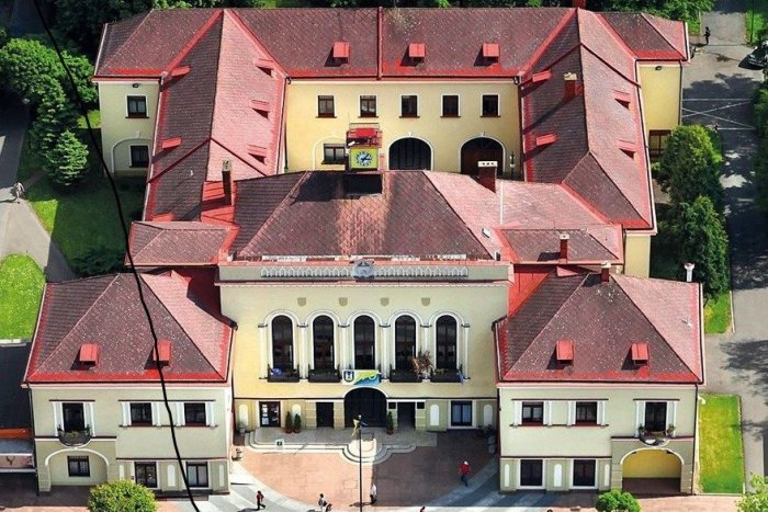 Ilustračný obrázok k článku Zamestnanci michalovskej radnice sú v karanténe. Na úrade obmedzili režim služieb