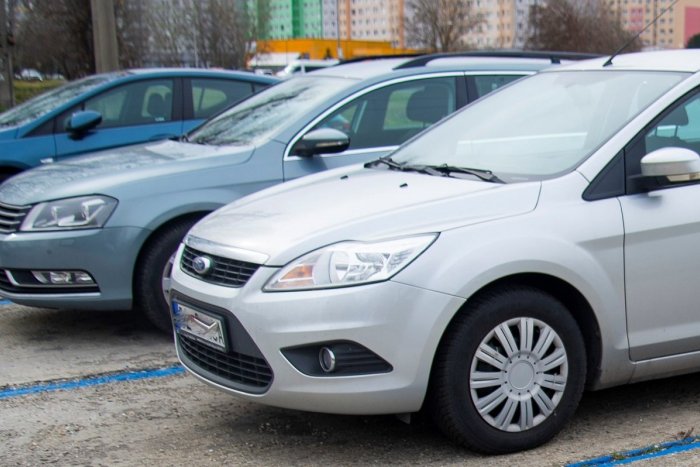 Ilustračný obrázok k článku Ako sa zmení parkovanie na breznianskom sídlisku? Primátor predstavil možnosti