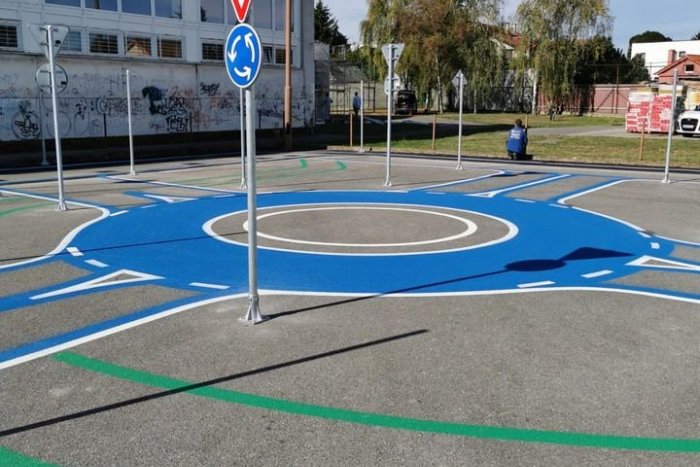 Ilustračný obrázok k článku Vrakuňa má ďalšie krásne dopravné ihrisko. Makal na ňom starosta aj poslanci