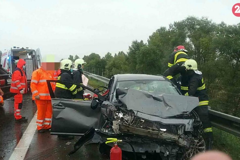 Ilustračný obrázok k článku Na diaľnici D1 v smere na Žilinu sa zrazili tri autá! Medzi zranenými bolo aj dieťa