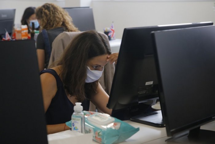 Ilustračný obrázok k článku Vraciate sa po dovolenke do práce? Ak idete z rizikovej krajiny, váš šéf má novú povinnosť!