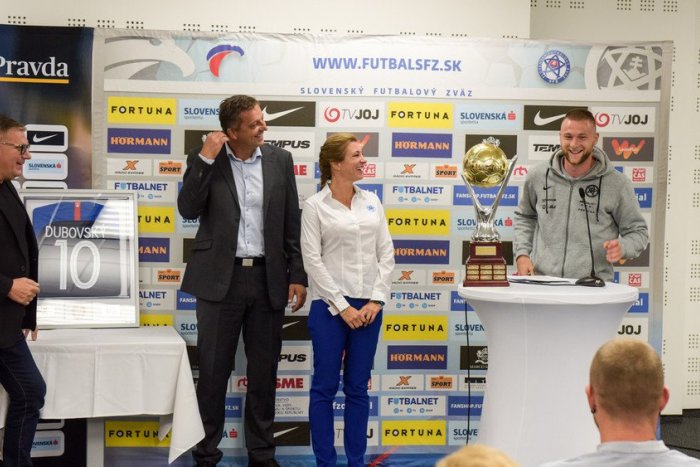 Ilustračný obrázok k článku Futbalistom roka je Škriniar: Prečo pri preberaní prestížnej ceny nebol v STRESE? FOTO