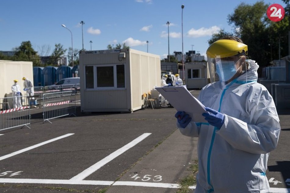 Ilustračný obrázok k článku Testovanie na štadióne: Komu odoberú vzorky na COVID-19 v bratislavskom mobilnom centre?