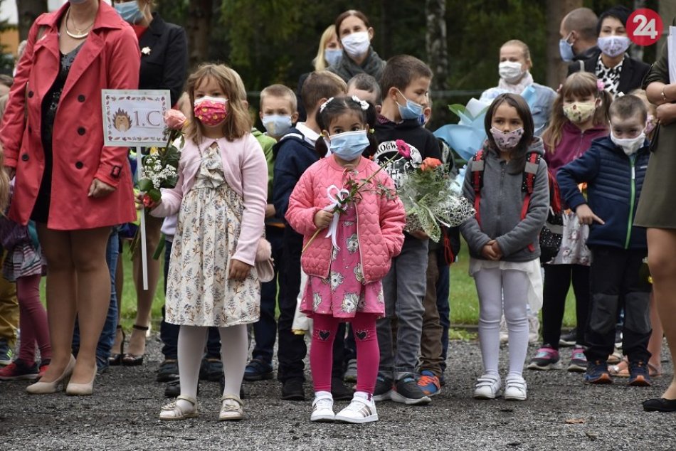 Ilustračný obrázok k článku Štart školského roka v Mikuláši: Do lavíc sadli tisíce detí, FOTO