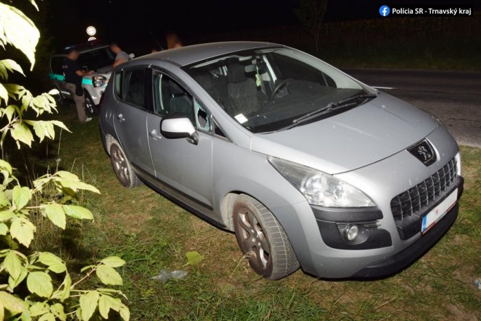 Ilustračný obrázok k článku Policajti expresne rýchlo objasnili vlámanie do auta: Trvalo im to len pár dní!