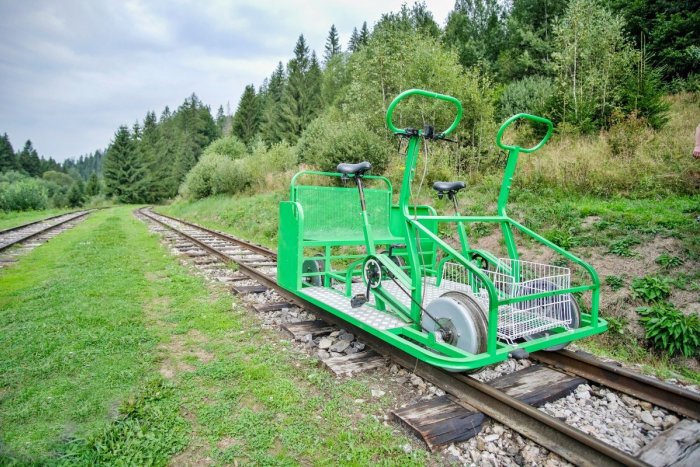 Ilustračný obrázok k článku Atrakcia Horehronia bude opäť lákať: Kedy sa cyklodreziny vrátia na koľajnice?
