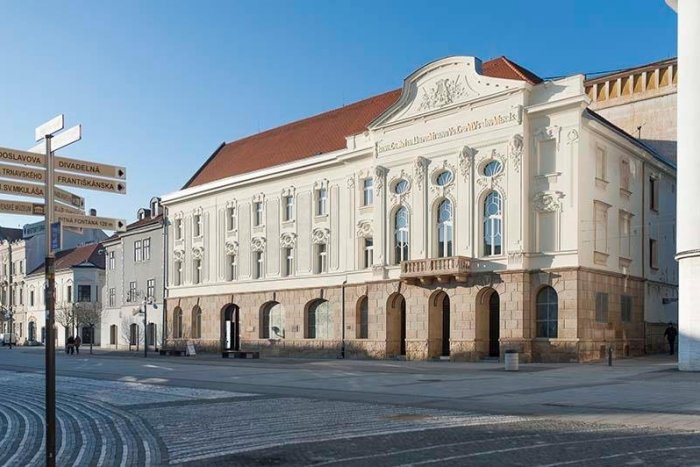 Ilustračný obrázok k článku Tip na víkend: MÁTE radi umenie? NECH sa páči, nahliadnite do divadla!