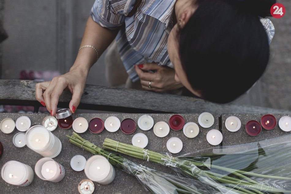 Ilustračný obrázok k článku Prešovčania vyšli do ulíc a v tichosti zapálili sviečku pre Jána a Martinu, FOTO