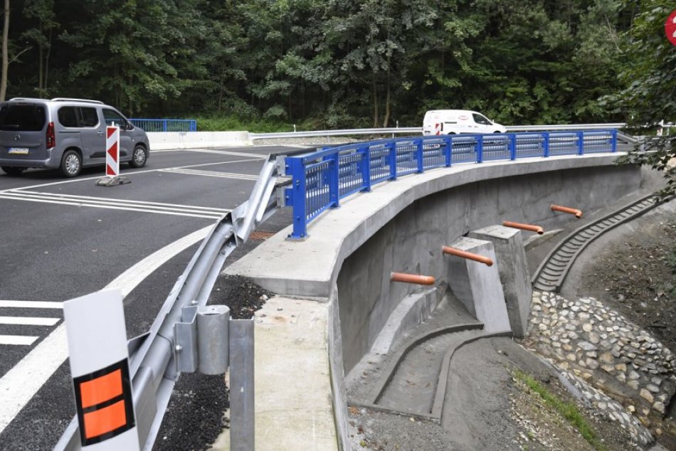 Ilustračný obrázok k článku Košická župa zrekonštruovala ďalšiu cestu v kraji, FOTO