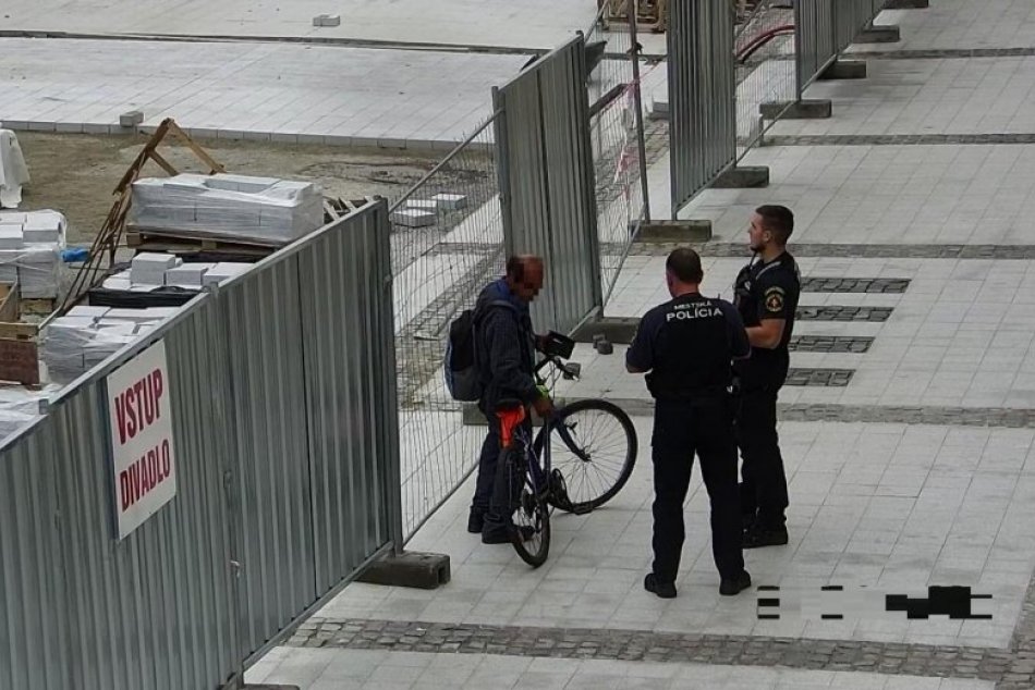Ilustračný obrázok k článku Po zvolenskom námestí jazdil opitý Bystričan: Na bicykel sadol riadne pod parou, FOTO