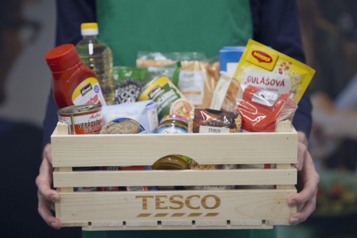 Ilustračný obrázok k článku Mimoriadna zbierka Tesca pomohla ľuďom v núdzi, vyzbieralo sa vyše 28 ton potravín