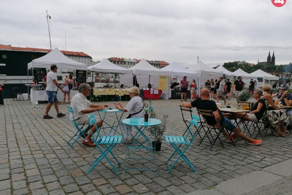 Ilustračný obrázok k článku Vláda pritvrdí, ak ľudia nebudú dodržiavať opatrenia, varoval český minister