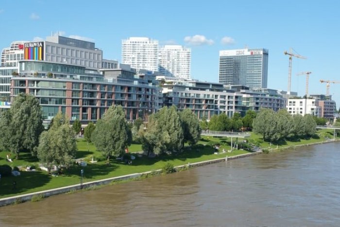 Ilustračný obrázok k článku Krvavá potýčka sa mohla skončiť tragédiou: Dobitého mladíka sotili do Dunaja!