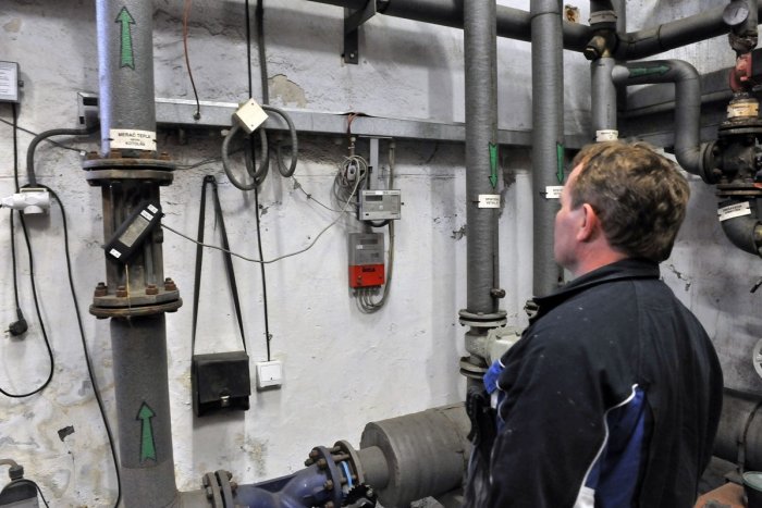 Ilustračný obrázok k článku Distribútorovi tepla pre hornú Nitru zostávajú dva roky: Kritika poslanca Gigaca