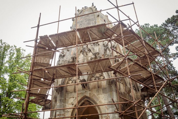 Ilustračný obrázok k článku Vežičku v Sade Janka Kráľa zakrýva lešenie. Aká zmena ju čaká?