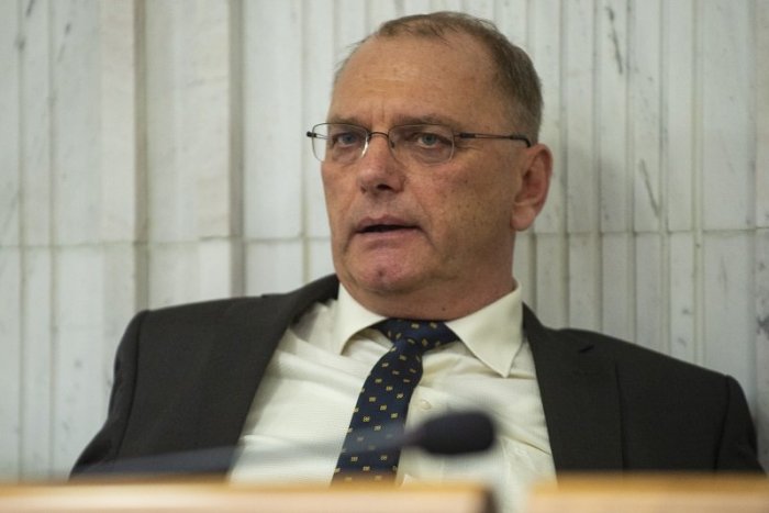 Ilustračný obrázok k článku Vážne pochybenia Vážneho: Vláda ho odvolala zo šéfovskej stoličky Sociálnej poisťovne