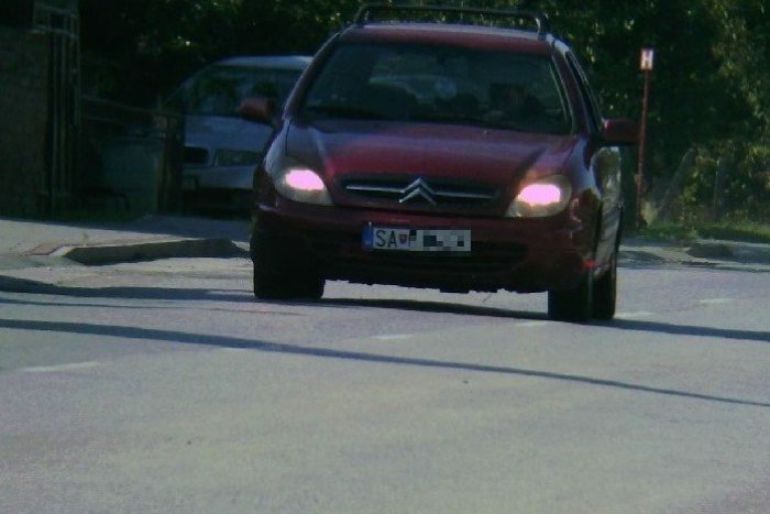 Ilustračný obrázok k článku Pretekár v obci neušiel policajtom: Rýchla jazda ho stála vodičský preukaz