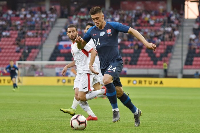 Ilustračný obrázok k článku Trenčiansky odchovanec mení dres: Opúšťa Španielsko a ide k susedom