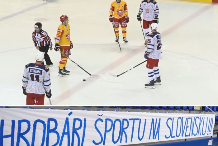 Ilustračný obrázok k článku Hokejisti si už povedali dosť: Protestujú proti vláde, pôjdu aj pred parlament?