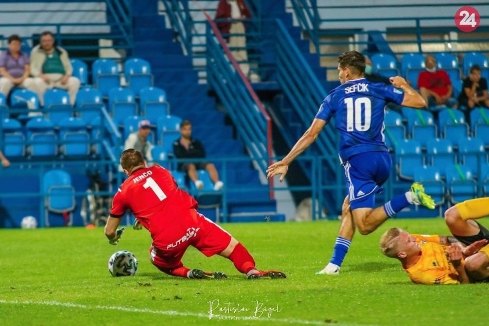 Ilustračný obrázok k článku Zápas FC Nitra odložili: V tíme Pohronia mali pozitívne testy na koronavírus