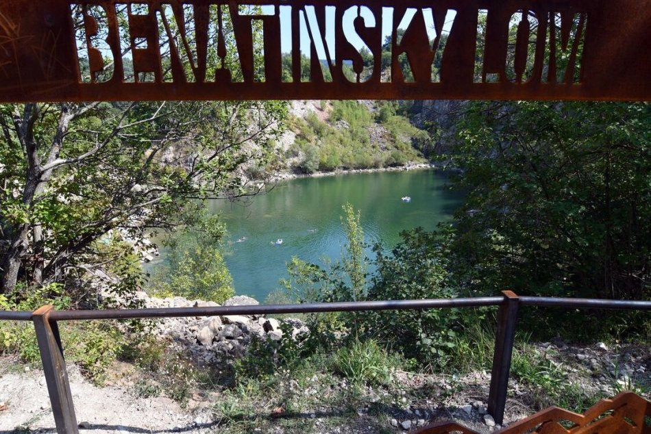 Ilustračný obrázok k článku V OBRAZOCH: Beňatinský lom láka turistov aj po prázdninách