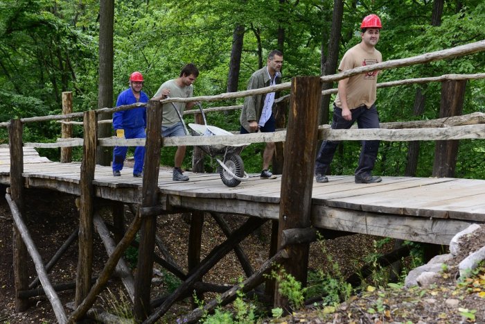 Ilustračný obrázok k článku Dobrovoľníci pomôžu pri košickom rehabilitačnom centre i na Obišovskom hrade