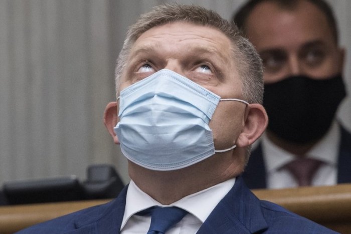 Ilustračný obrázok k článku Fico sa ospravedlnil Čechom a hovorí o domácich IDIOTOCH. Situácia je však vážna