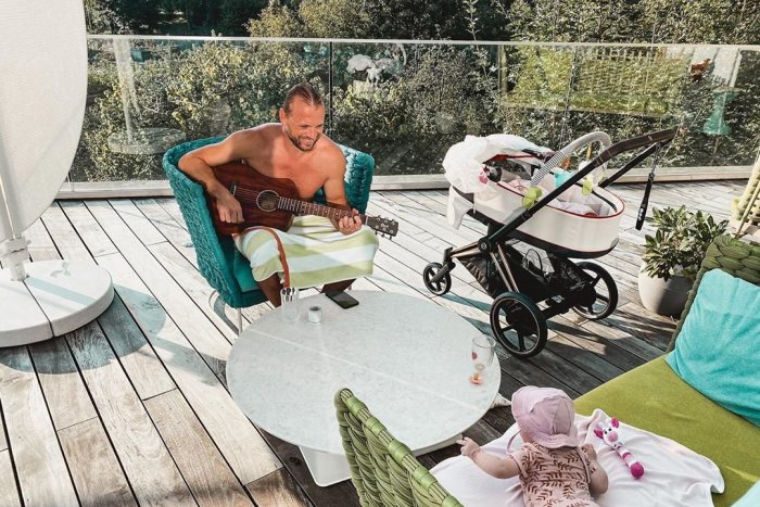 Ilustračný obrázok k článku Univerzálny OTECKO v akcii: Gáborík spraví pre dcérku všetko, aj koncert na terase!