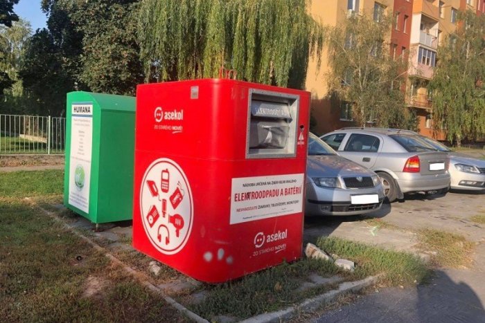 Ilustračný obrázok k článku Z ulíc musia stiahnuť niekoľko kontajnerov na elektroodpad: Sú značne poškodené